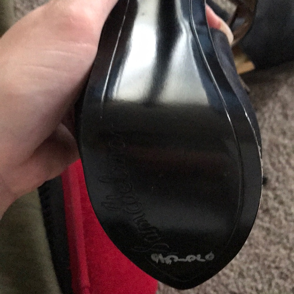 Never worn. - Picture 3 of 3